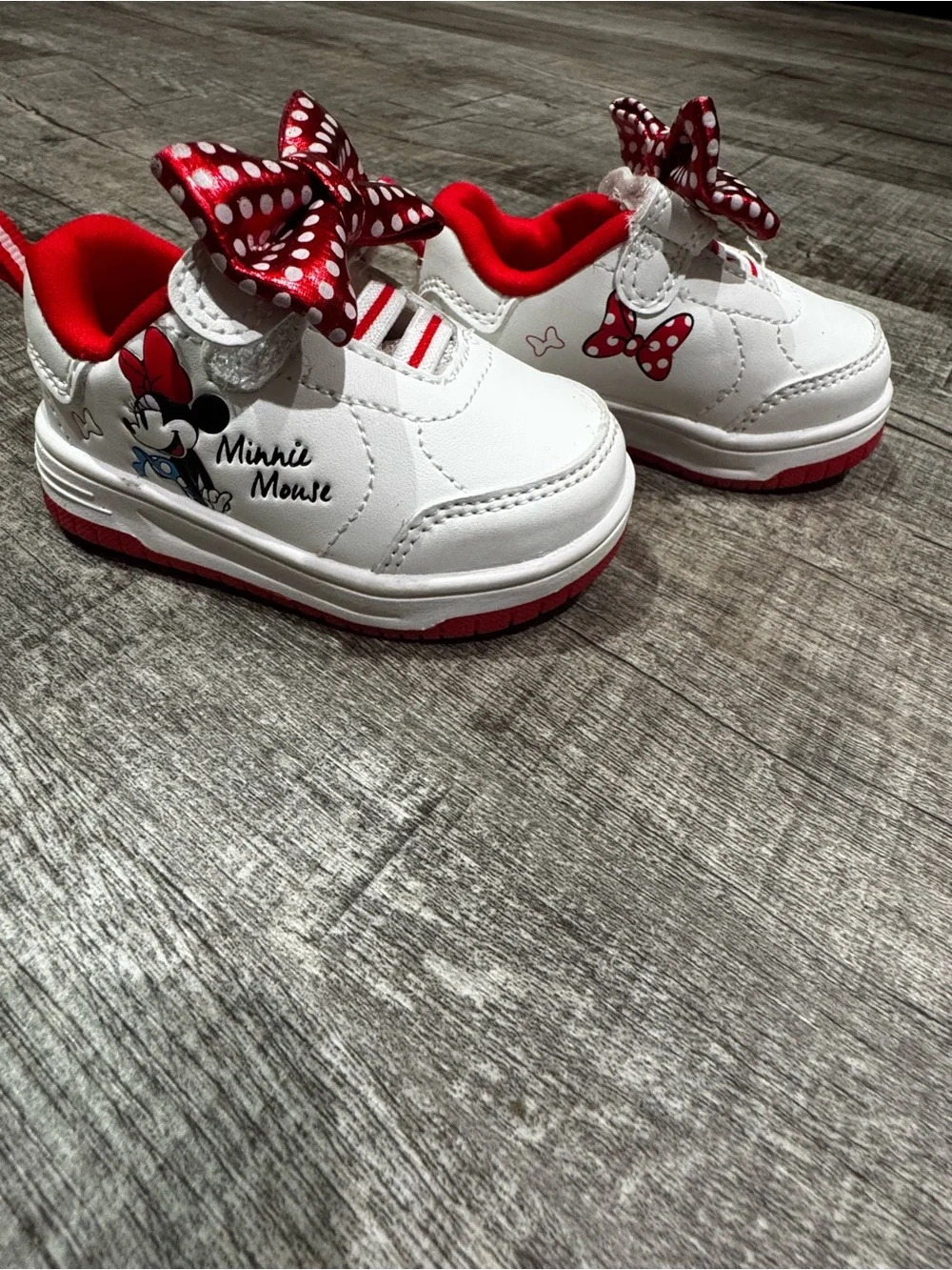 NIB Disney Baby Minnie Mouse Red Polka Dot Bow Sneakers — Size 3